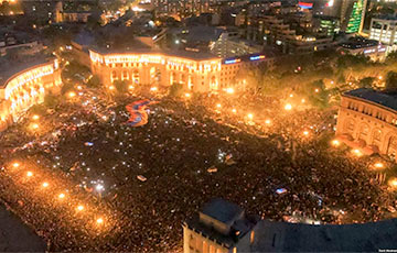 The Economist: Революция в Армении была похожа на праздник