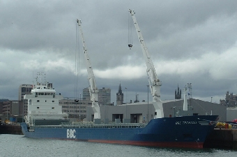Сомалийские пираты освободили танкер с россиянами