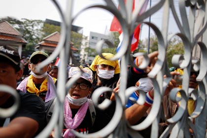 Таиландская оппозиция отключила свет в офисе премьер-министра