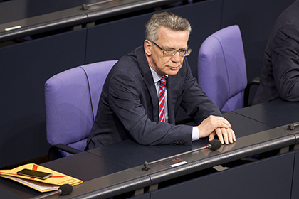 Глава МВД Германии предложил ввести годовые квоты на беженцев