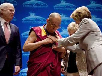 Китай возмутился из-за американской награды Далай-ламе