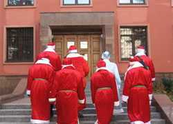 Белорусские Деды Морозы сдались в прокуратуру (Фото)