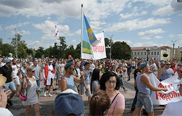 В Гродно 10 тысяч человек передали властям обращение с требованием немедленной отставки Лукашенко