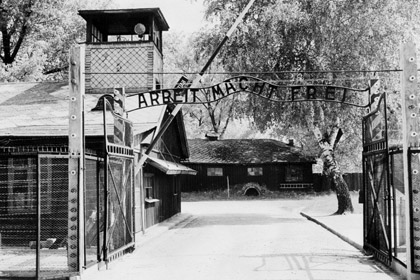 Немецкие власти отпустили предполагаемых охранников Освенцима