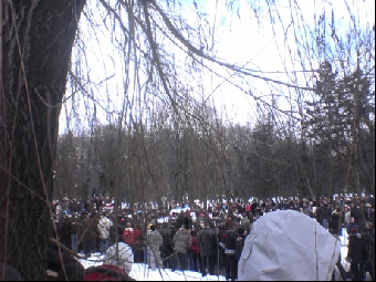 Оппозиционеров задержали за возложение цветов к памятнику Янке Купале
