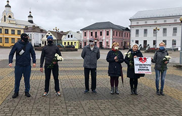 Жители Новогрудка собрались на главной площади города