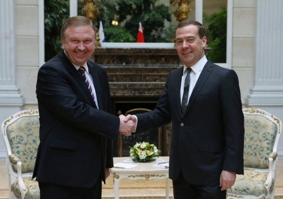 Кобяков договорился с Медведевым скоординировать экономическую политику России и Беларуси