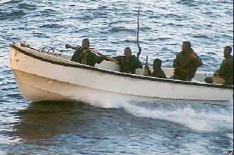 Сомалийcкие пираты отпустили судно с двумя украинцами в экипаже