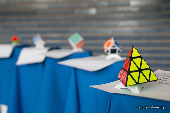 В Минске проходит чемпионат по скоростной сборке кубика Рубика