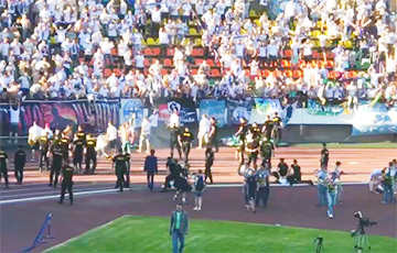 Видеофакт: ОМОН гоняется за болельщиками на финале Кубка Беларуси