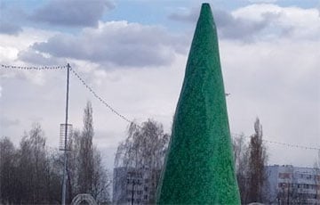 В башкирской Агидели нет денег на демонтаж новогодней елки