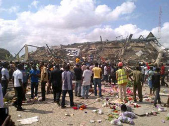 В столице Ганы обрушилось здание универмага