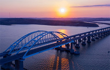 На Крымском мосту перекрыли движение машин