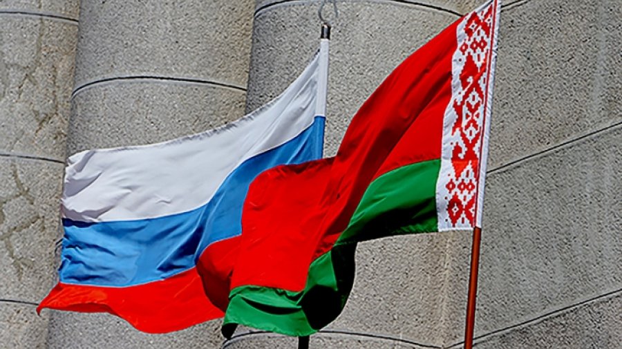 Россия «перехватила» у Беларуси положительное сальдо в торговле услугами