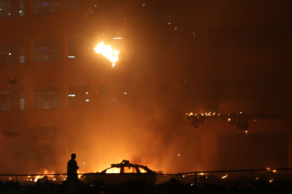 В ОАЭ пожар охватил две жилые высотки