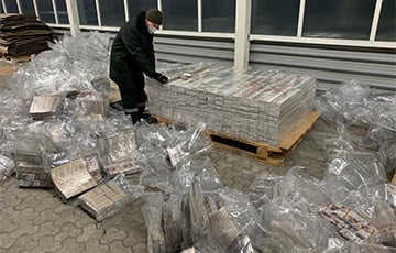 Белорусские сигареты нашли в бочках с кварцевым песком в России