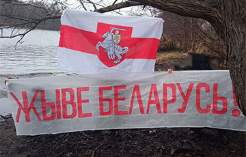 «Жыве Беларусь!»: белорусы провели ряд партизанских акций протеста
