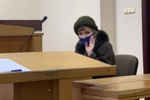 Суд в Минске назначил 87-летней пенсионерке штраф за бело-красно-белый флаг на балконе