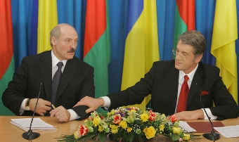 «Коммерсант»: Впервые за 16 лет Лукашенко не сможет апеллировать к поддержке Москвы