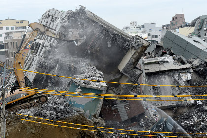 Число погибших при землетрясении на Тайване превысило 100