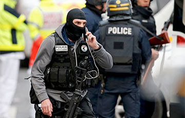 Полиция проводит в пригороде Парижа антитеррористическую операцию