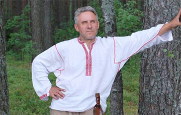 Поэту Славомиру Адамовичу грозит до 4 лет лишения свободы, он под домашним арестом