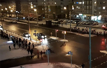 Огромная колонна минчан вышла на марш по улице Леонида Беды
