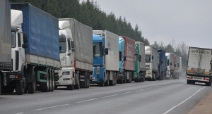 Более 1500 большегрузов застряли на границе с Беларусью
