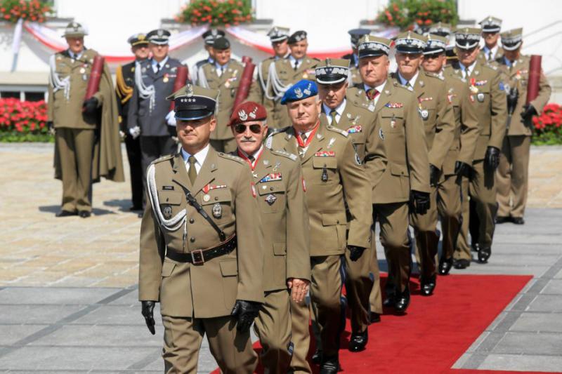 В Варшаве проходит военный парад с участием США и Канады