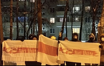 Минчане с улицы Янки Мавра вышли на акцию в поддержку шахтеров Солигорска