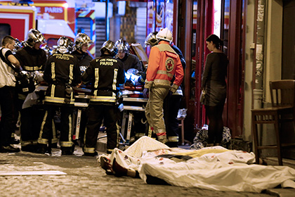 СМИ сообщили о ста погибших при нападении на концертный зал в Париже