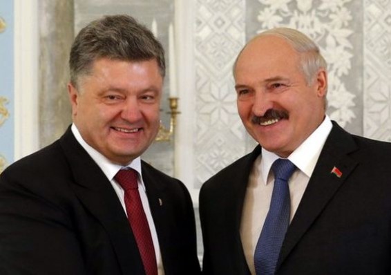 Лукашенко поздравил Порошенко с Днем независимости Украины