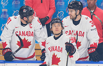Дубль лучшего новичка НХЛ помог Канаде выиграть второй матч на ЧМ по хоккею