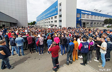 Забастовка на БелАЗе: завод стоит с самого утра