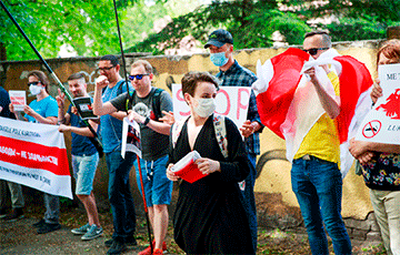 В Таллинне прошел пикет солидарности с протестующими белорусами