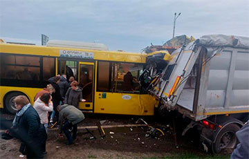 Страшная авария под Минском: столкнулись автобус и фура