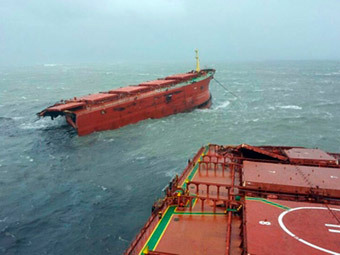 Тайфун "Болавен" привел к кораблекрушению у берегов Южной Кореи