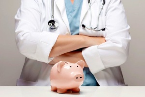 Когда и на сколько увеличат зарплаты врачам и педагогам?