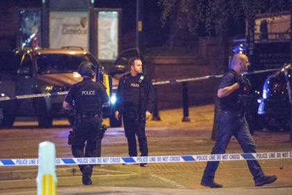 Полиция уточнила число погибших и раненых в Манчестере