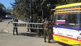 Неизвестные напали на Меджлис в Крыму и сняли украинский флаг