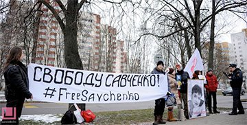 В Минске у посольства РФ прошла акция в поддержку Надежды Савченко (онлайн)