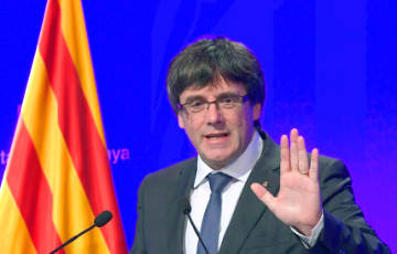 Экс-президент Каталонии отмечает годовщину референдума, создавая новую партию