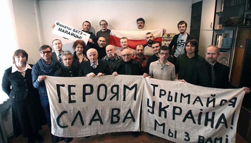 Музыканты, писатели и художники поддержали фанатов БАТЭ и Евромайдан