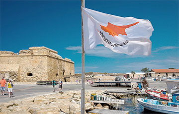 Кипр вышел из локдауна, внедрив «коронапаспорта» для граждан