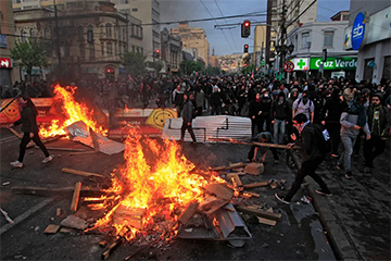 Фотофакт: Как чилийцы протестовали против повышения тарифов на метро