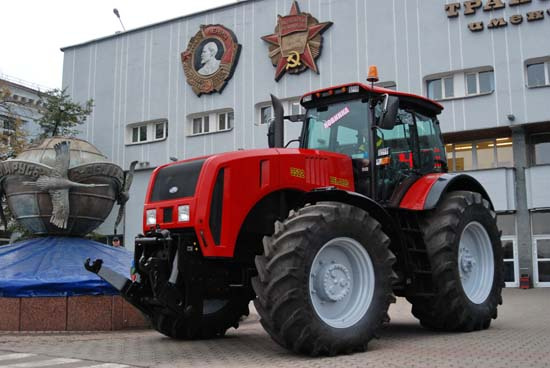 Установлен мировой рекорд по перетягиванию трактора BELARUS 9,51 м