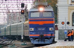Железная дорога возобновляет продажу билетов на поезда в Крым
