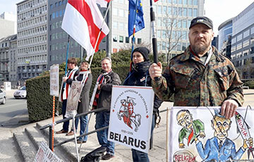 В Брюсселе протестовали против арестов в Беларуси в День Воли