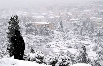 Циклон «Медея» засыпал снегом афинский Акрополь