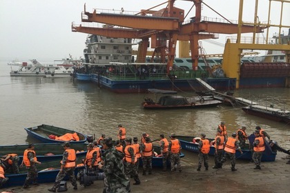 Число жертв кораблекрушения в Китае приблизилось к 400